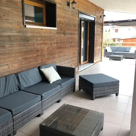 *villa Style Chalet Avec Piscine Et Jacuzzi* * La Bruguière