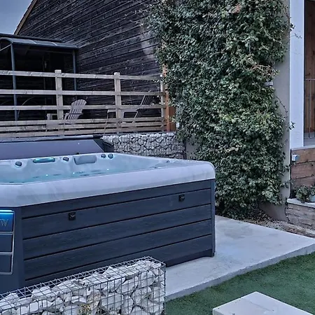 فيلة *villa Style Chalet Avec Piscine Et Jacuzzi* La Bruguière